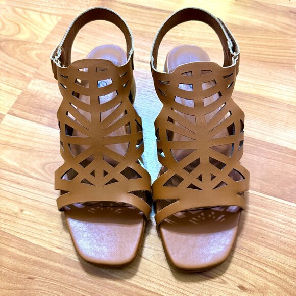 NEW Womens Size 9 Ruiee Deep Tan Cutout Sandals Block Heel Perfect - Picture 3 of 12